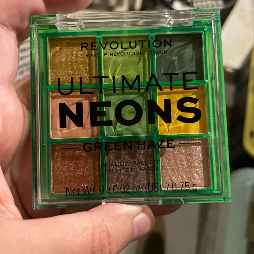Revolution Ultimate Neons Green Haze Palette